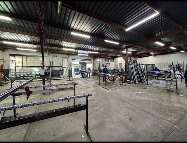 970M² WAREHOUSE FOR SALE IN HORISON